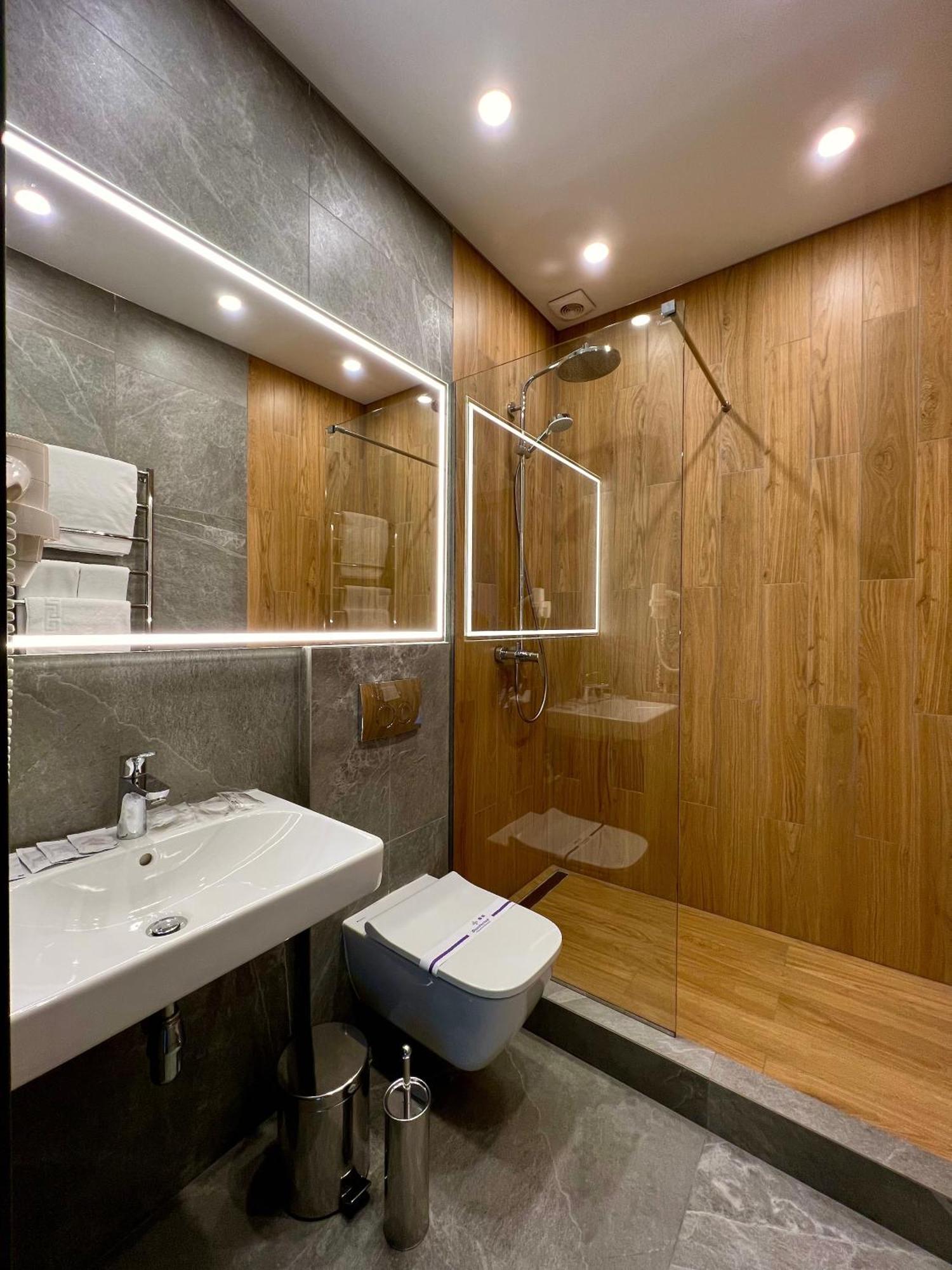 Hotel Fregat Kiev Esterno foto